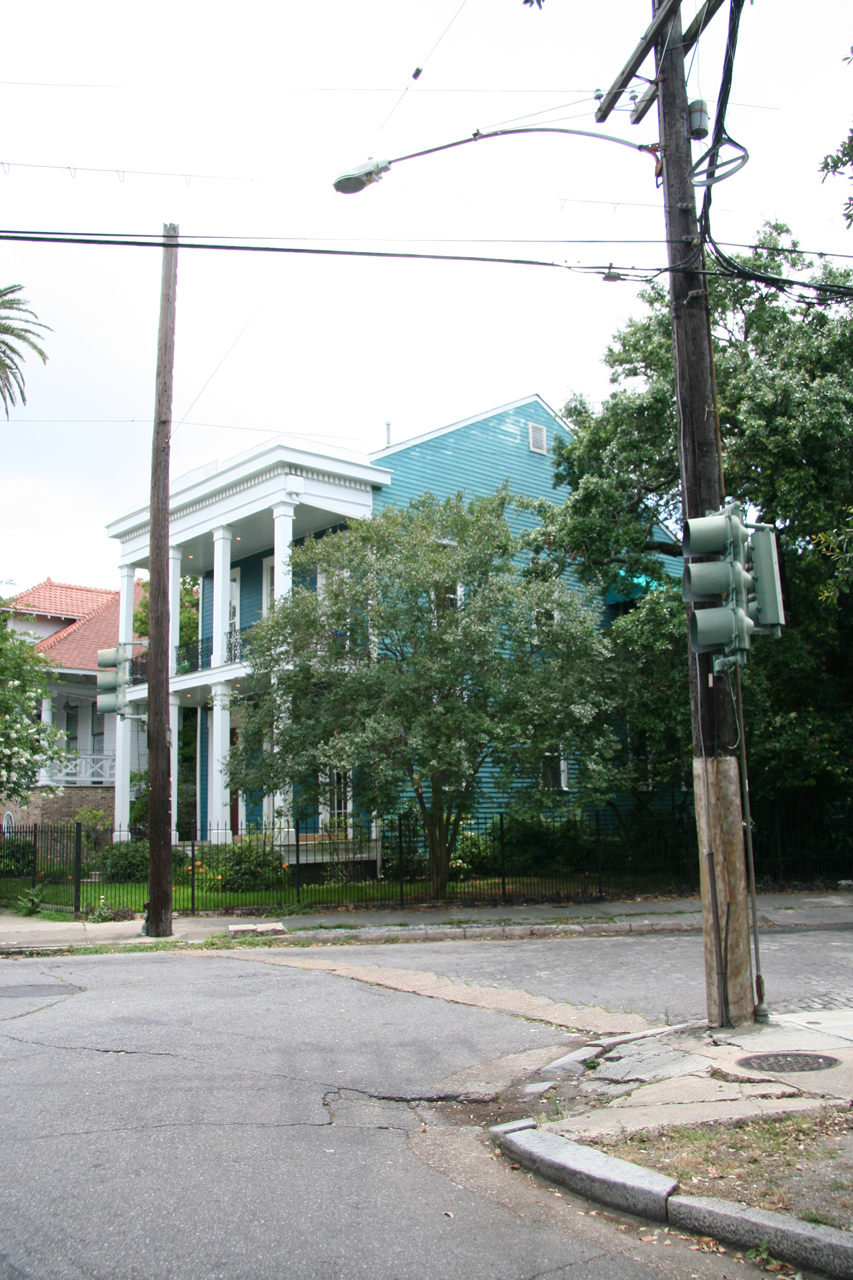Farbenfrohe Eleganz an der Straßenecke/Colorful Elegance on the Corner